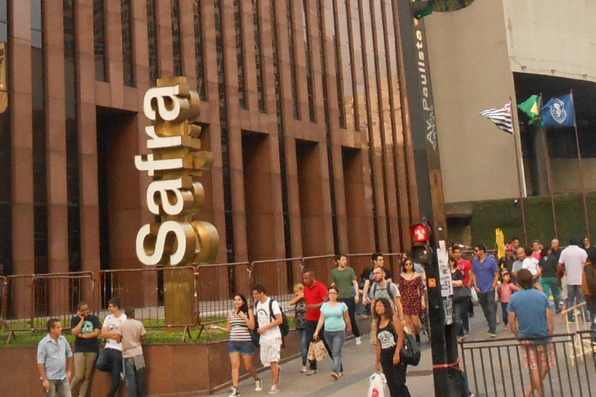 Bom dia Mercado banco-safra-familia