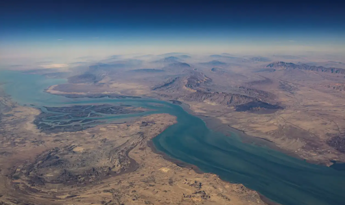 Vista aérea da costa iraniana e da ilha de Qeshm, no estreito de Ormuz – 10/12/2023 (Foto: REUTERS/Stringer)